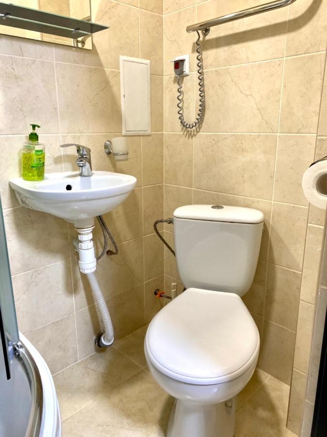 Apartment Room-Світло Цілодобово -Біля Вокзалу-Недалеко Від Центру ลวีฟ ภายนอก รูปภาพ